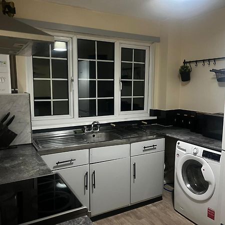 Xb Property - Comfy House Perfect For Families Contractors Relocators West Bromwich Dış mekan fotoğraf