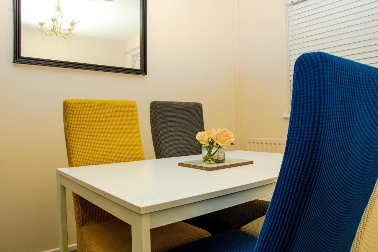 Xb Property - Comfy House Perfect For Families Contractors Relocators West Bromwich Dış mekan fotoğraf