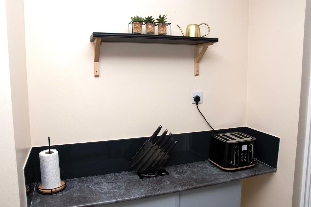 Xb Property - Comfy House Perfect For Families Contractors Relocators West Bromwich Dış mekan fotoğraf