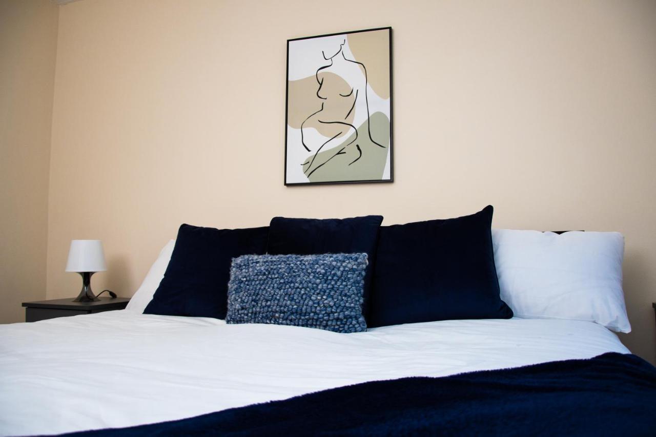 Xb Property - Comfy House Perfect For Families Contractors Relocators West Bromwich Dış mekan fotoğraf