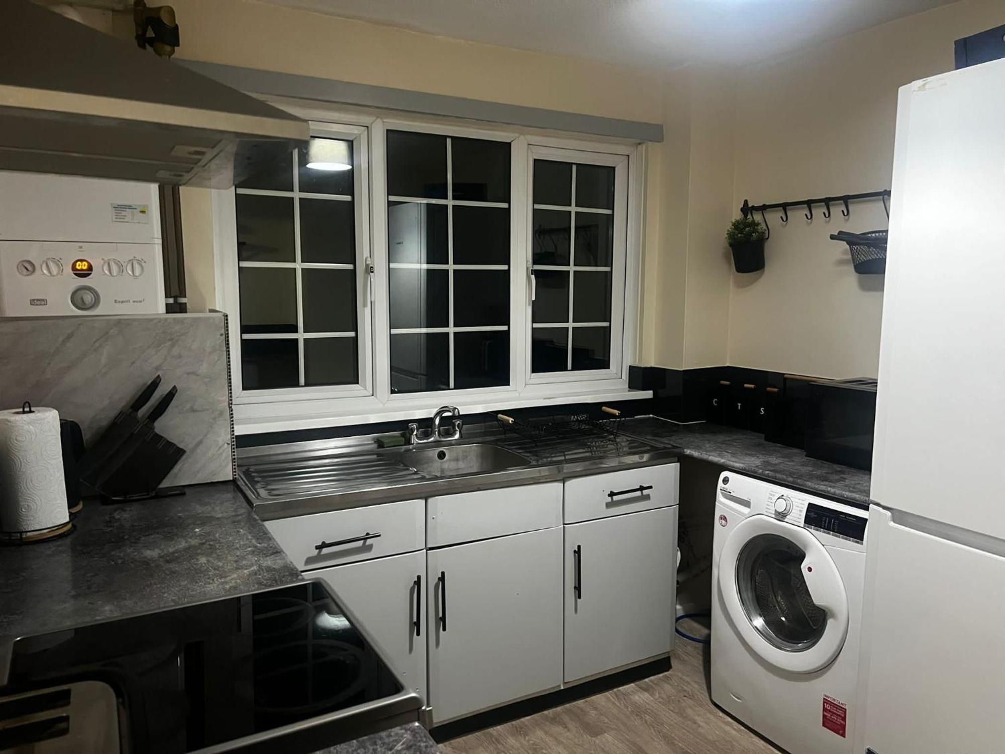 Xb Property - Comfy House Perfect For Families Contractors Relocators West Bromwich Dış mekan fotoğraf